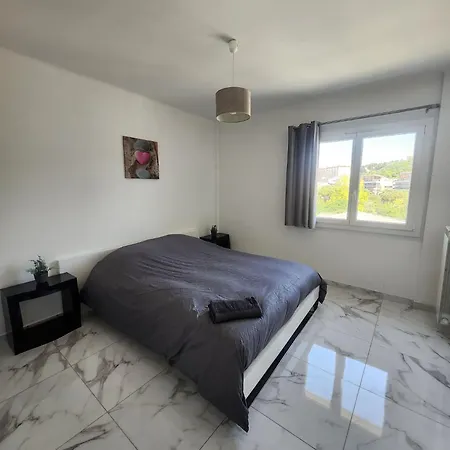 شقة Spacieux 3 Et Balcon